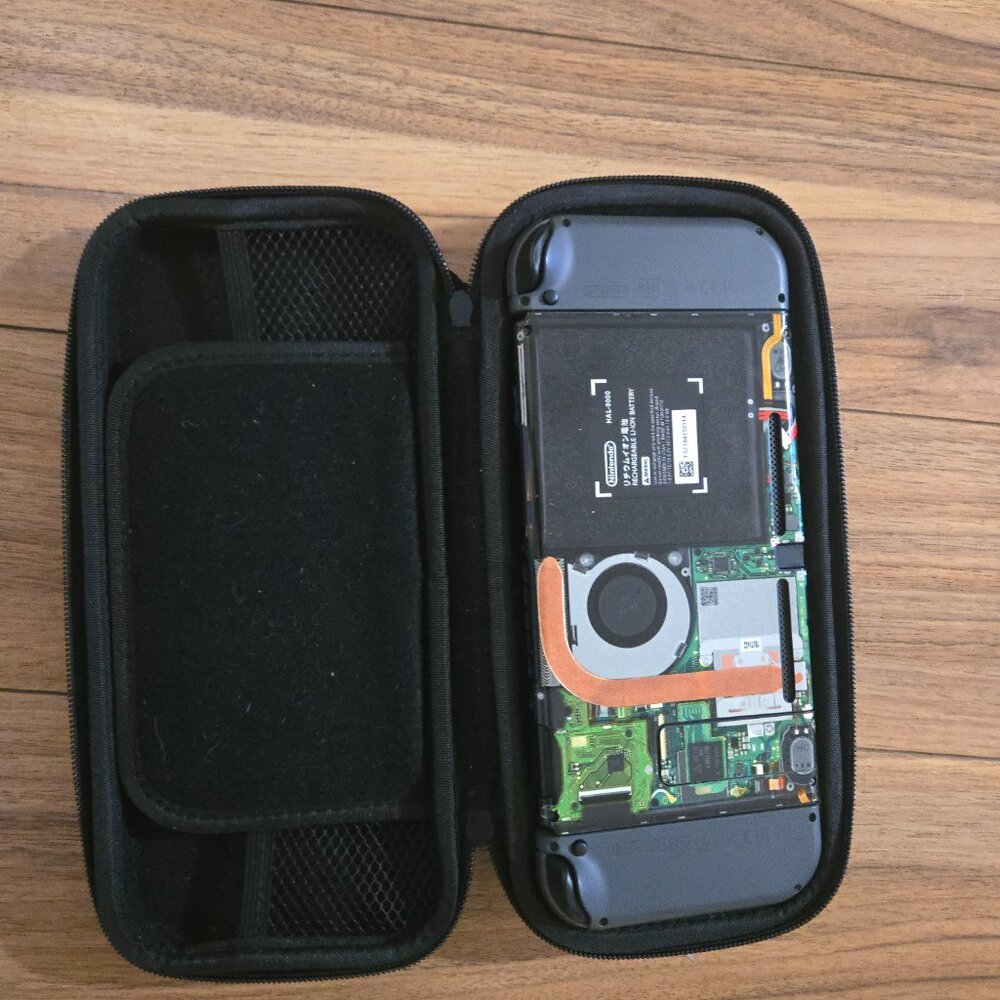 Nintendo Switch - Picture 3 of 16